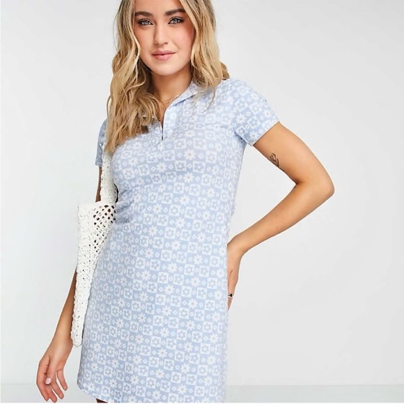 Hollister Dresses & Skirts - Hollister Blue Daisy Floral Mini Short Sleeve Dress Size Small